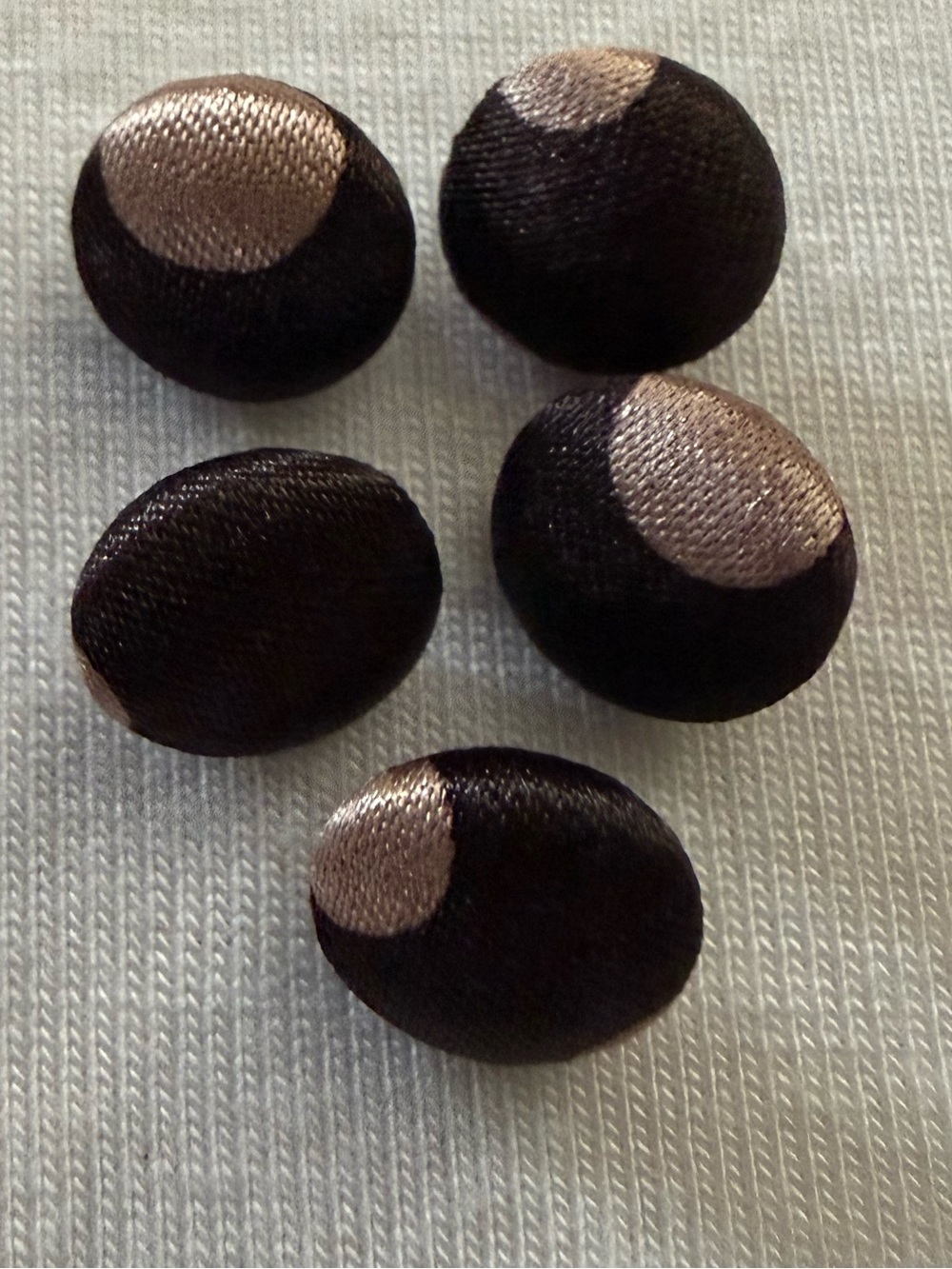 EUVC 1/4 Inch Satin Fabric Covered Brown and Pink Buttons - Set of 5